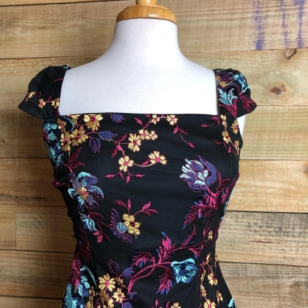 Nicole Miller NY, Floral embroidered dress,NWOT - Picture 3 of 10